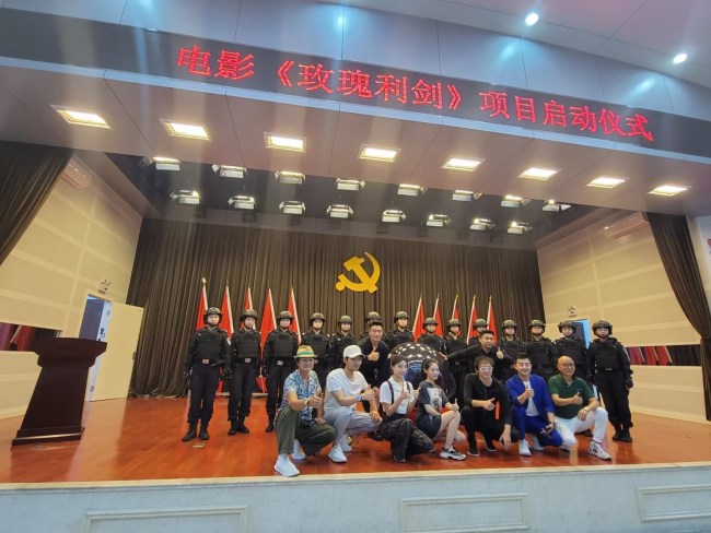 樊昊仑筹拍女子特警电影《玫瑰利剑》，场面宏大，女版战狼