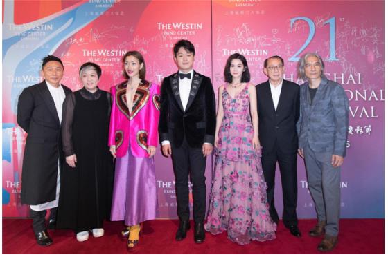 彭于晏亮相上海电影节,杨受成为新片《邪不压正》站台